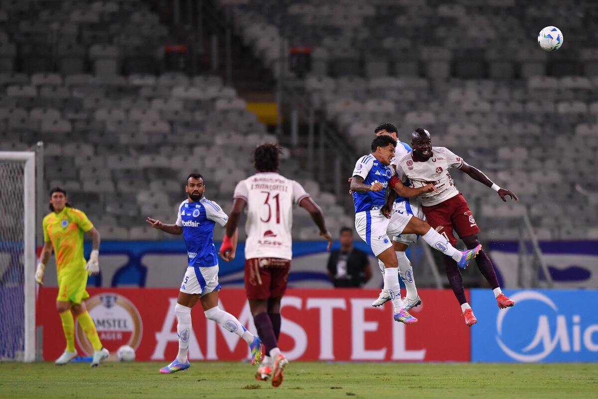 Gabigol lamenta nova derrota do Cruzeiro na Sul-Americana e destaca o impacto na confiança do time