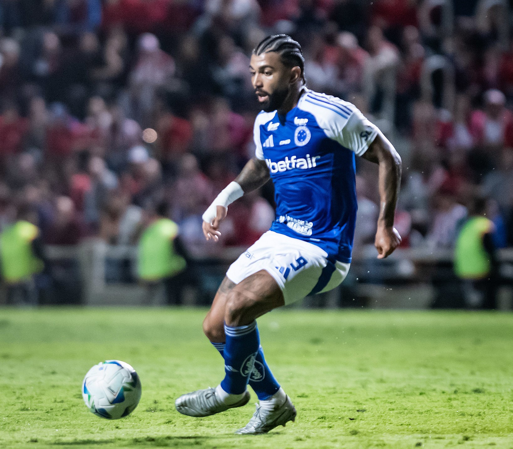 Início do julgamento de Gabigol por doping: implicações para o Cruzeiro