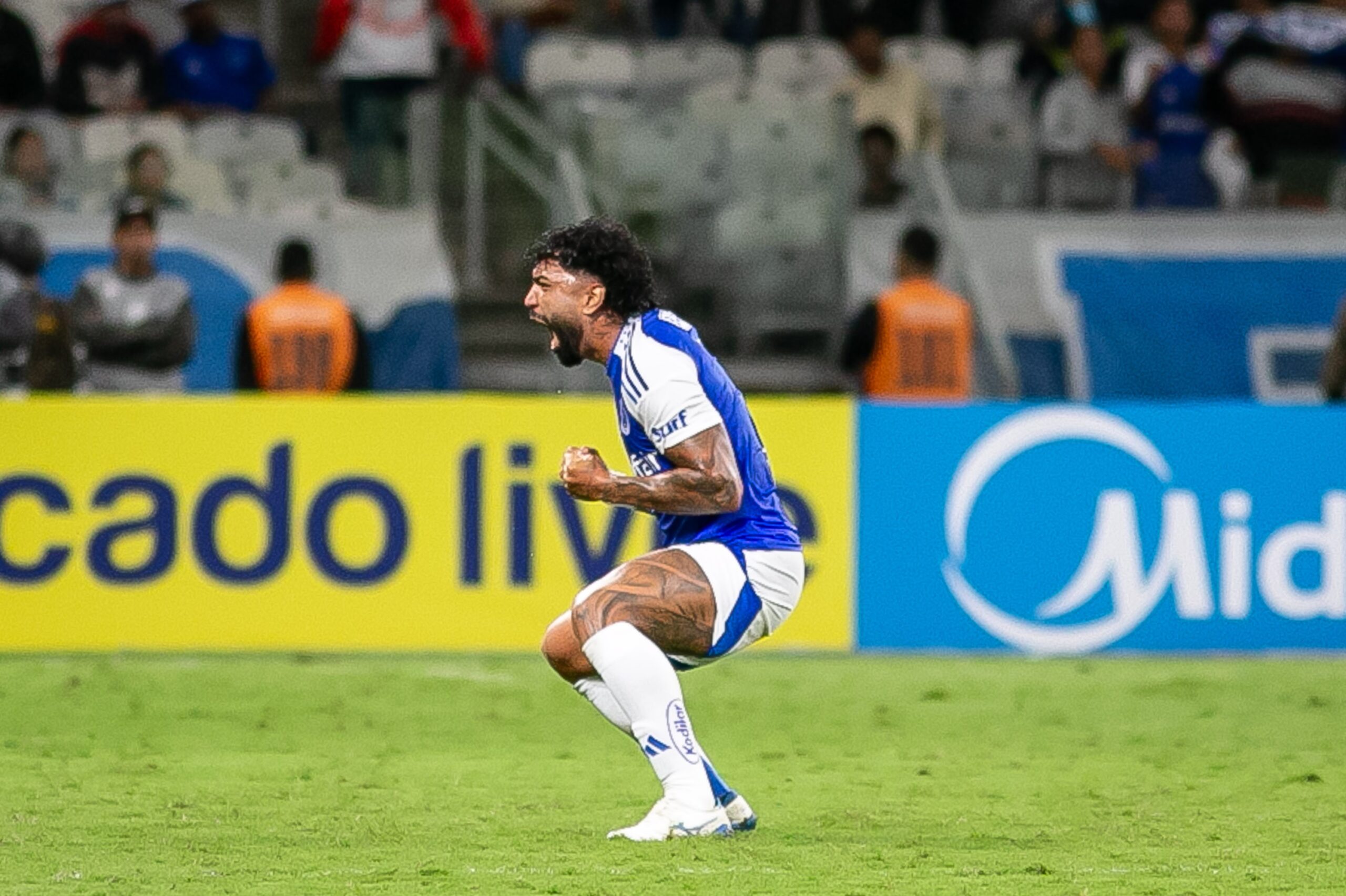 MG - BELO HORIZONTE - 14/05/2025 - COPA SUL-AMERICANA 2025, CRUZEIRO X PALESTINO - Gabigol jogador do Cruzeiro comemora seu gol durante partida contra o Palestino no estadio Mineirao pelo campeonato Copa Sul-americana 2025. Foto: Fernando Moreno/AGIF