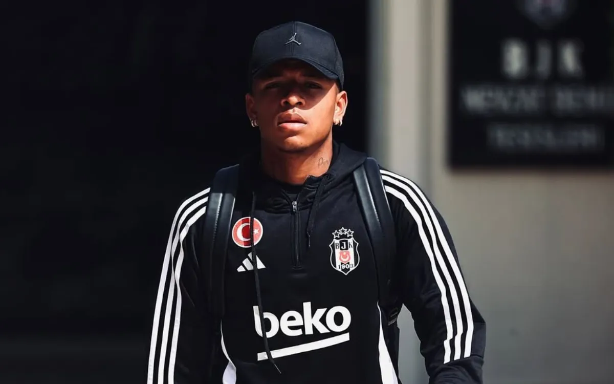 <h1>Negociação entre Cruzeiro e Keny Arroyo se intensifica após exclusão do jogador em duelo europeu</h1>